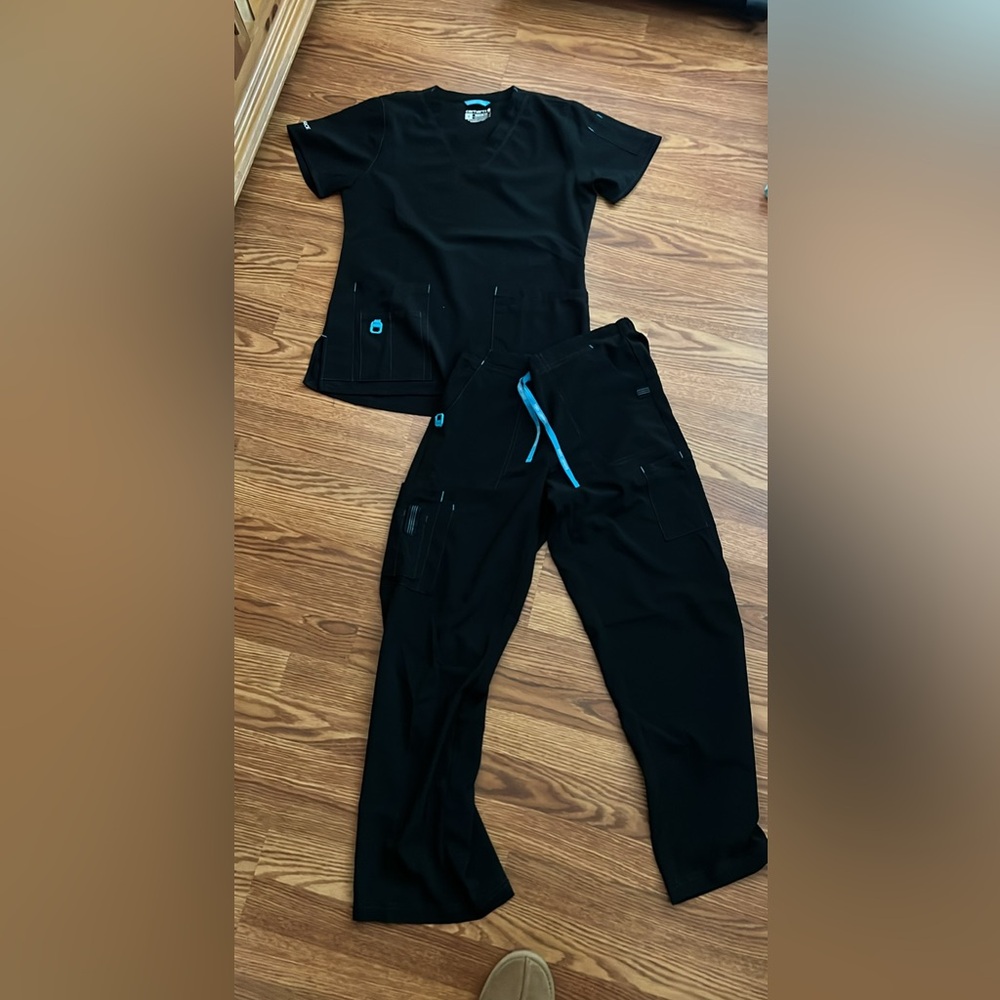 Carhartt Black Scrub Set